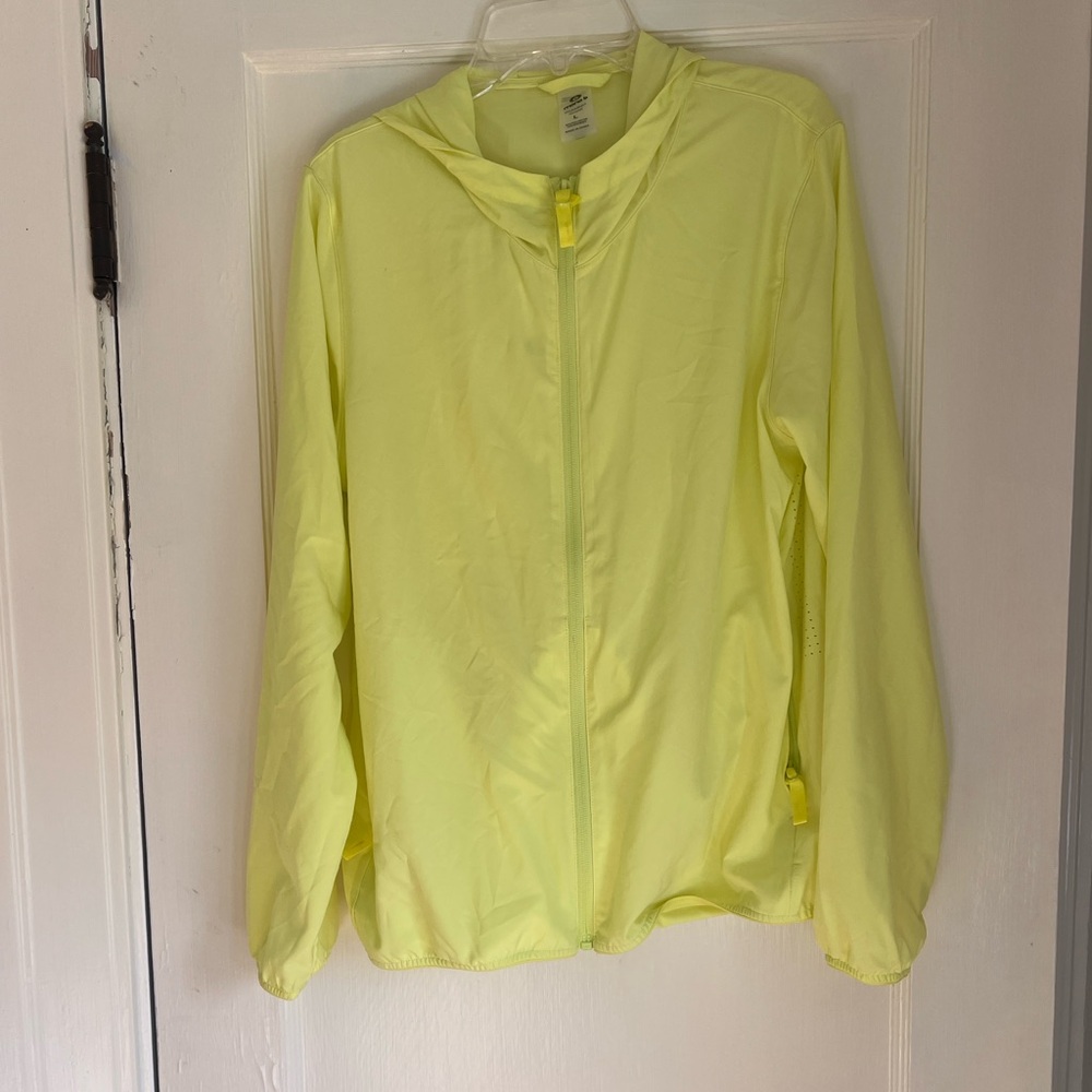 Lightweight athletic jacket